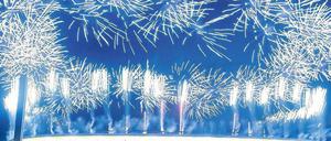 Knall ohne Effekt. Was im Himmel über dem Frankfurter Stadion glühte, war auf den Rängen nicht zu sehen. Foto: dpa