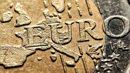 Wacklig. Immer mehr Länder stürzen in die Euro-Krise.