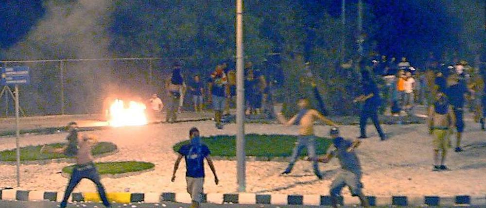 Vor dem Präsidentenpalast in Nikosia kommt es zu Ausschreitungen.