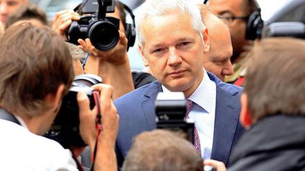 Julian Assange erscheint am Mittwoch vor dem High Court in London.