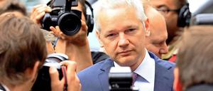 Julian Assange erscheint am Mittwoch vor dem High Court in London.