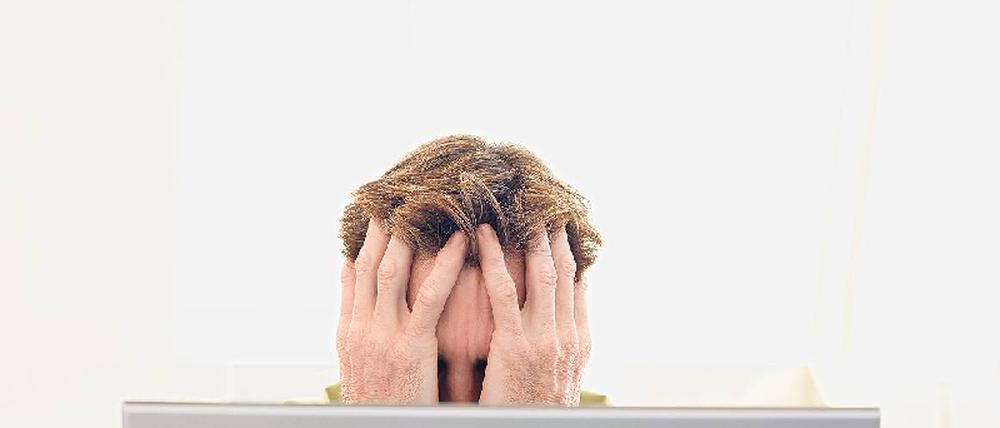 Furcht im Nacken. Etwa jeder dritte Berufstätige wurde schon einmal über einen längeren Zeitraum von Angst geplagt. Foto: picture alliance/moodboard