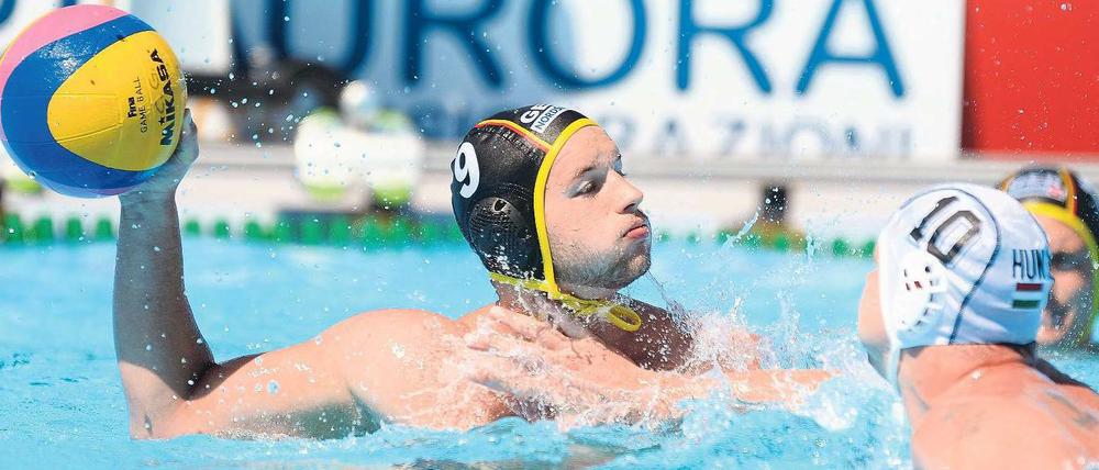 Holt aus, darf aber nicht werfen. Tobias Preuß muss noch warten, bis ihn das Doping-Reglement wieder spielen lässt. Foto: dpa