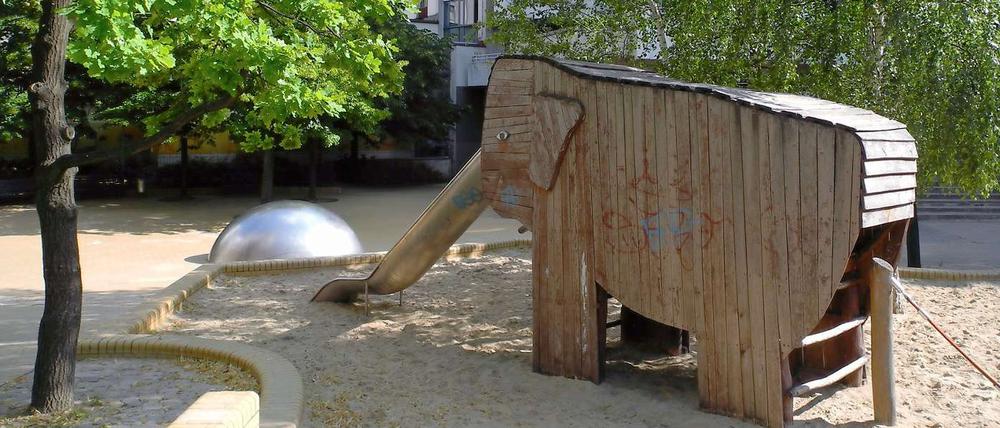 Laut Hausverwaltung und Polizei hat es wegen des Spielplatzes an der Admiralstraße bislang keine Lärmbeschwerden gegeben.