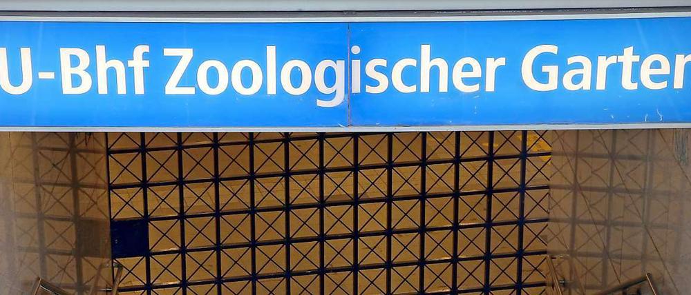 Am Bahnhof Zoologischer Garten kam es zum Streit zwischen fünf jungen Männern. Er endete in einer Messerstecherei - ein 20-Jähriger wurde lebensgefährlich verletzt.