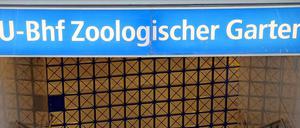 Am Bahnhof Zoologischer Garten kam es zum Streit zwischen fünf jungen Männern. Er endete in einer Messerstecherei - ein 20-Jähriger wurde lebensgefährlich verletzt.