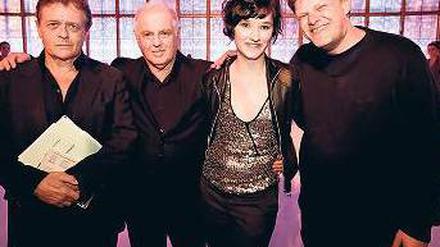 Engagieren sich für Neues Musiktheater. Patrice Chéreau, Daniel Barenboim, die Sängerin Anna Prohaska und der Geiger Guy Braunstein im Schillertheater. Foto: Stephanie Lehmann