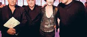 Engagieren sich für Neues Musiktheater. Patrice Chéreau, Daniel Barenboim, die Sängerin Anna Prohaska und der Geiger Guy Braunstein im Schillertheater. Foto: Stephanie Lehmann