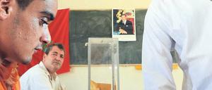 Abstimmung im Berbergebiet. Die Sprache der Bevölkerungsminderheit der Berber soll laut Referendum offizielle Sprache des Landes neben dem Arabischen werden. Foto: AFP