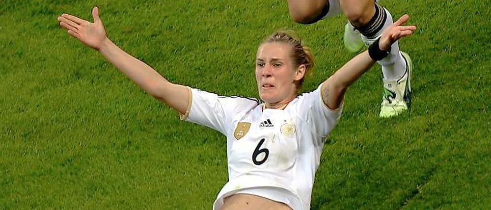 Die Wutjublerin. Torschützin Simone Laudehr schreit ihre Freude heraus. 