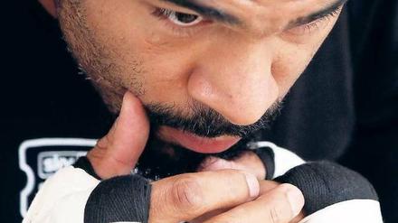 Ausnahmsweise einmal mit sich beschäftigt. David Haye hat vor dem Kampf keine Gelegenheit ausgelassen, um die Klitschkos zu beleidigen.