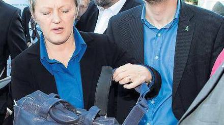 Kein Kommentar. Spitzenkandidatin Renate Künast präsentierte sich am Dienstag mit ihrem Wahlkampfmanager noch gut gelaunt beim Hoffest. Zur Absetzung von André Stephan hat sich die Spitzenkandidatin bislang nicht geäußert. 