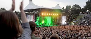 Wenn sie kommen, kommen sie alle: Bei den Konzerten gefragter Künstler ist der Besucherandrang zu groß für den kleinen Zugang zur Wuhlheide.