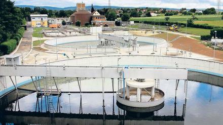Fischen im Trüben. Ob der Ehec-Erreger, der im Erlenbach gefunden wurde, aus dieser Kläranlage stammt, wird noch überprüft. 