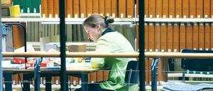Unter Beobachtung. Universitäten wollen künftig Doktorarbeiten, die die Höchstnote bekommen sollen, von zusätzlichen Gutachtern bewerten lassen.