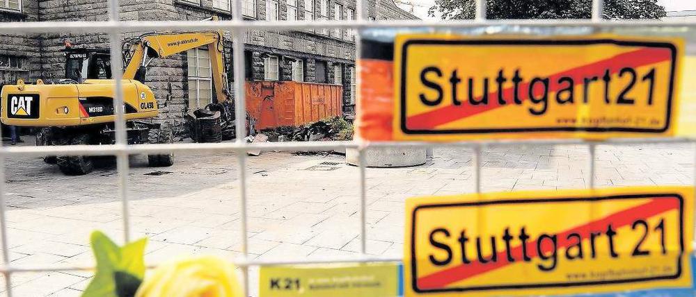 Nächster Halt: Kopfbahnhof. Seit Monaten herrscht Stillstand, nun soll der Umbau in einen unterirdischen Durchgangsbahnhof weitergehen. Bislang hatte die Bahn versucht, Streit zu vermeiden – nun ändert sie den Kurs. 
