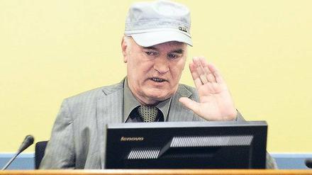 37 Seiten Anklage. Mladic weist alle Vorwürfe vor dem UN-Tribunal zurück. Foto: dpa