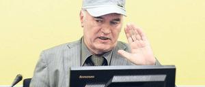 37 Seiten Anklage. Mladic weist alle Vorwürfe vor dem UN-Tribunal zurück. Foto: dpa