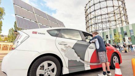 Einblick. Bei der Langen Nacht der Wissenschaften gab es wieder jede Menge Technik zu bestaunen. Das Thema „Elektroauto“ war gut vertreten. An der Technischen Universität und am Gasometer in Schöneberg konnte man Probe fahren. 