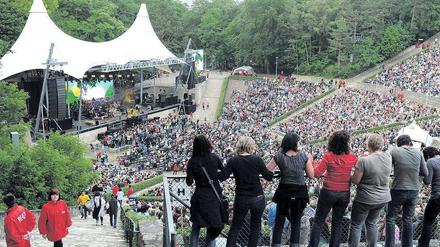 Hier rockt Berlin. Nur 18 Konzerte pro Saison sind in den Open-Air-Konzertorten der Stadt erlaubt. Peter Maffay machte in der Waldbühne am Sonnabend den Anfang.