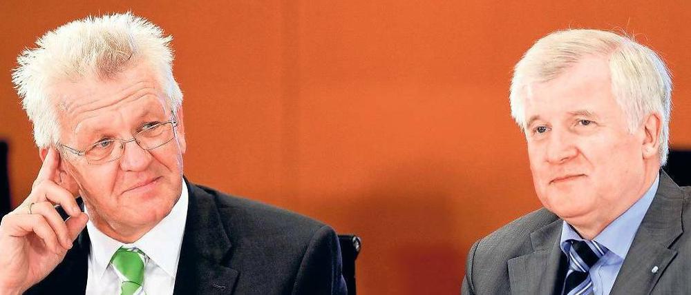 Wer hat da wem gekündigt? Beim Treffen in Berlin zogen Horst Seehofer (rechts) und Winfried Kretschmann an einem Strang. Foto: Berthold Stadler/dapd