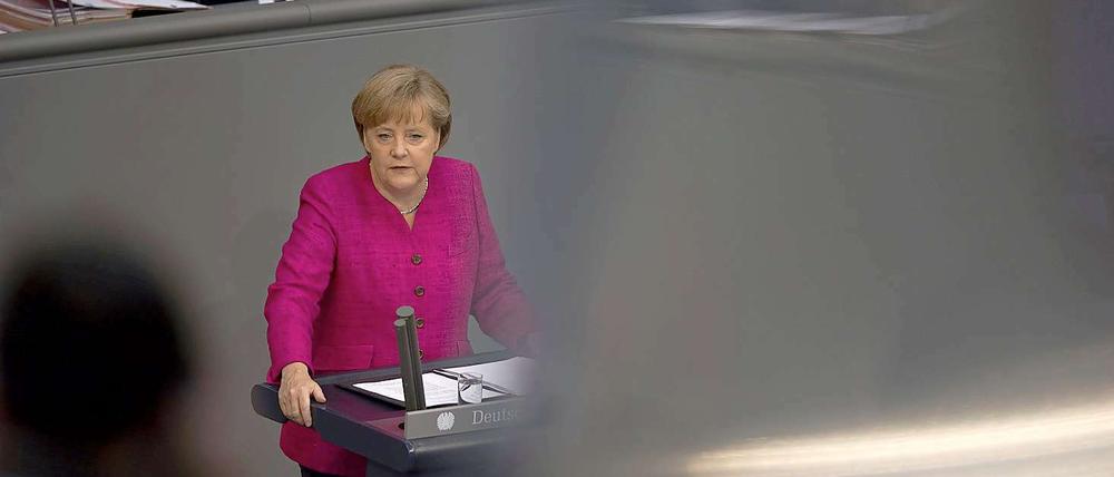 Die Atomkatastrophe in Fukushima habe sie umdenken lassen, sagte Kanzlerin Merkel im Bundestag.