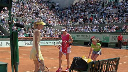 Maria Scharapowa (l.) war diesmal zu stark für Andrea Petkovic.