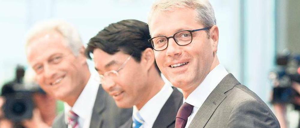 Am Montag hat das Kabinett ein halbes Dutzend Energiegesetze und diverse Eckpunktepapiere zur Energiewende beschlossen. Das Bild zeigt die drei zuständigen Minister Ramsauer, Rösler und Röttgen (v. l.). 