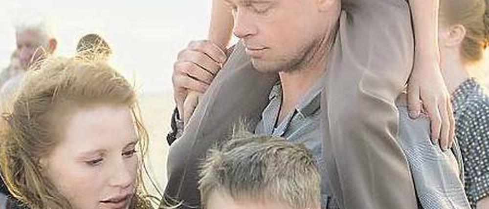 Urfamilie. Mr. und Mrs. O’Brien (Brad Pitt und Jessica Chastain) mit ihren Kindern.