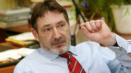 In der Potsdamer Filzaffäre um die Stadtwerke und verdeckte Finanzhilfen für den Fußball-Drittligisten SV Babelsberg 03 wächst der Druck auf Oberbürgermeister Jann Jakobs (SPD).