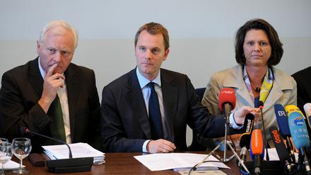 Der Präsident des Robert-Koch-Instituts, Reinhard Burger, Bundesgesundheitsminister Daniel Bahr (FDP) und Bundesverbraucherministerin Ilse Aigner (CSU).