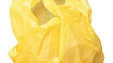 Fanggut. Plastiktüten in großer Zahl verschmutzen das Meer und gefährden die Meerestiere.
