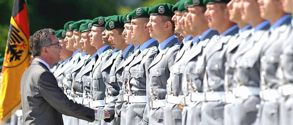 Der Verteidigungsminister arbeitet an einer Neuausrichtung der Armee.