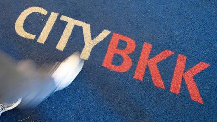 Wohin? Am 1. Juli wird die City BKK endgültig geschlossen, bis zum 14. Juli müssen die Versicherten eine neue Kasse gefunden haben. Doch das ist schwieriger als gedacht. Vor allem alte und chronisch kranke Menschen werden gerne abgewiesen. Foto: dapd