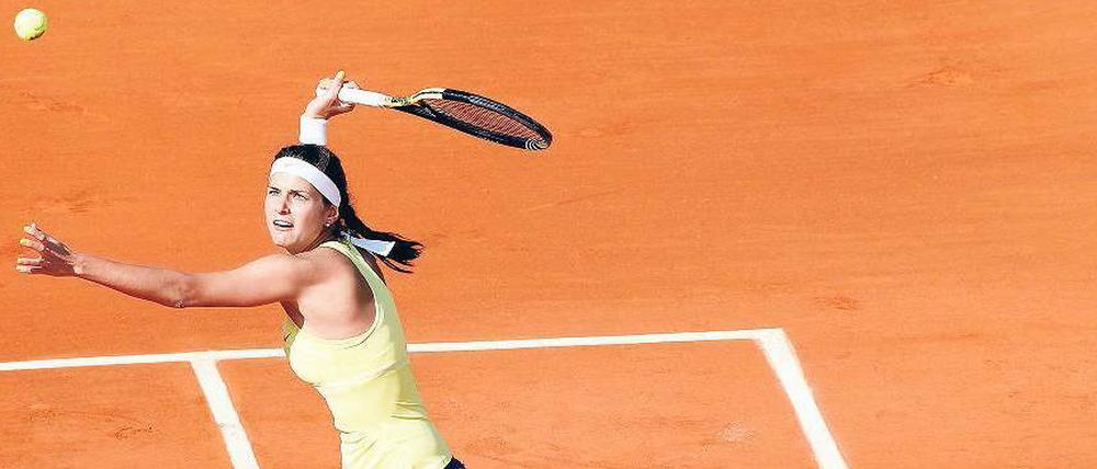 Schluss mit Standtennis. Julia Görges hat an ihrer Athletik gearbeitet, in Paris hat sie die erste Runde schon überstanden. 