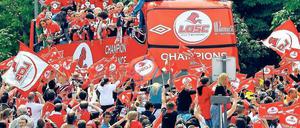 Allez les Rouges. Lille feiert das Double. Der OSC hat in dieser Saison den schönsten und erfolgreichsten Fußball gespielt. Foto: AFP