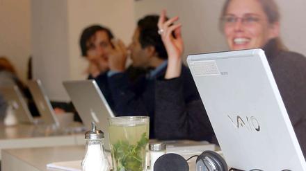 Das Café ist das neue Büro. In Berlin gibt es viele kleine Kreativunternehmen. Insgesamt scheint der Mittelstand in der Hauptstadt vom Aufschwung nicht so sehr zu profitieren.