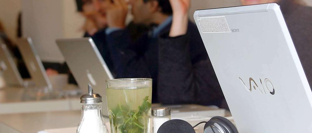 Das Café ist das neue Büro. In Berlin gibt es viele kleine Kreativunternehmen. Insgesamt scheint der Mittelstand in der Hauptstadt vom Aufschwung nicht so sehr zu profitieren.