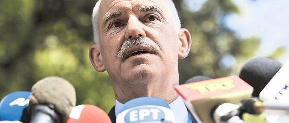 Unter Beobachtung. Griechenlands Premierminister George Papandreou sucht einen Ausweg aus der Schuldenkrise. Foto: Aris Messinis/AFP