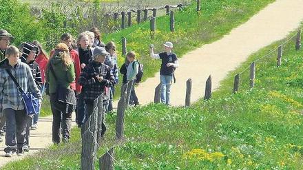 Staatlicher Transfer zum Wandern. Schulen müssen künftig dafür sorgen, dass Kinder aus einkommensschwachen Familien die Teilnahme am Ausflug bezahlt bekommen. 