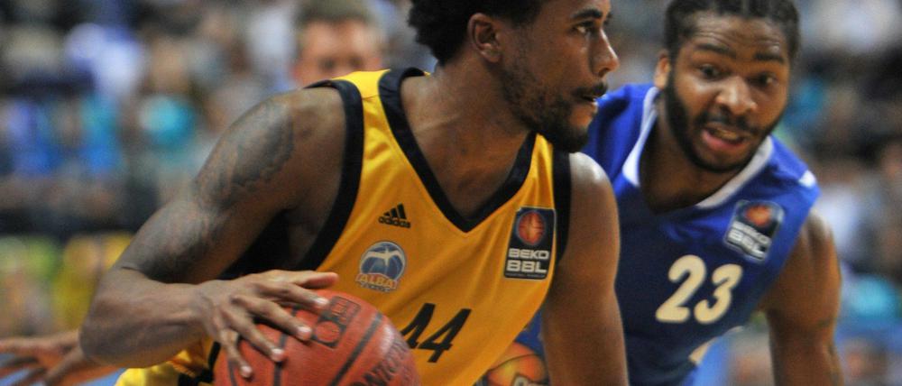 Alba startet mit einem Auswärtssieg ins Halbfinale.