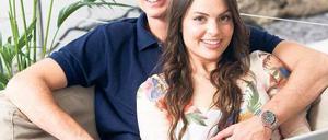 Laptop-Beziehung: Sobald sich mindestens zwei Computer in einer Wohnung befinden, kann man sich vernetzen – auch wenn man weiter entfernt sitzt als dieses Pärchen. Foto: dpa