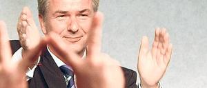 Erster Mann. Die Wahl Klaus Wowereits zum Spitzenkandidaten der Berliner Sozialdemokraten am Freitagabend galt als sicher. Der 57-Jährige Regierende Bürgermeister, hier bei seiner Kandidatenkür 2006, soll die SPD abermals zur Abgeordnetenhauswahl führen. Foto: dapd