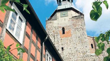 Teures Erbe. Historische Schmuckstücke wie das Reißigerhaus und die Kirche St. Marien in Belzig brauchen Pflege. 