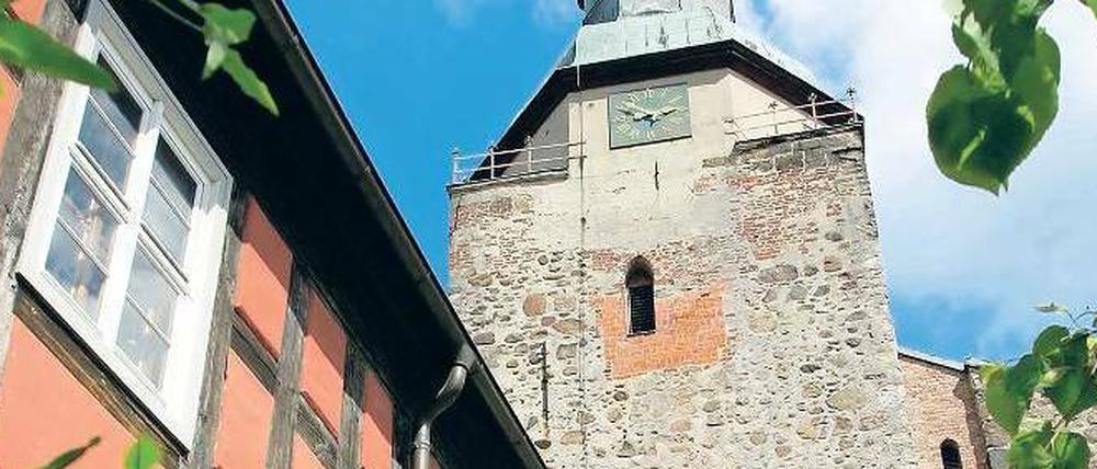 Teures Erbe. Historische Schmuckstücke wie das Reißigerhaus und die Kirche St. Marien in Belzig brauchen Pflege.