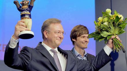 Frank Henkel freut sich über die Wiederwahl.
