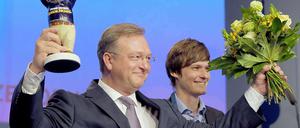 Frank Henkel freut sich über die Wiederwahl.