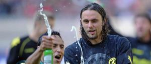 Neven Subotic und Antonio da Silva feiern den Titel mit Flaschenbier.