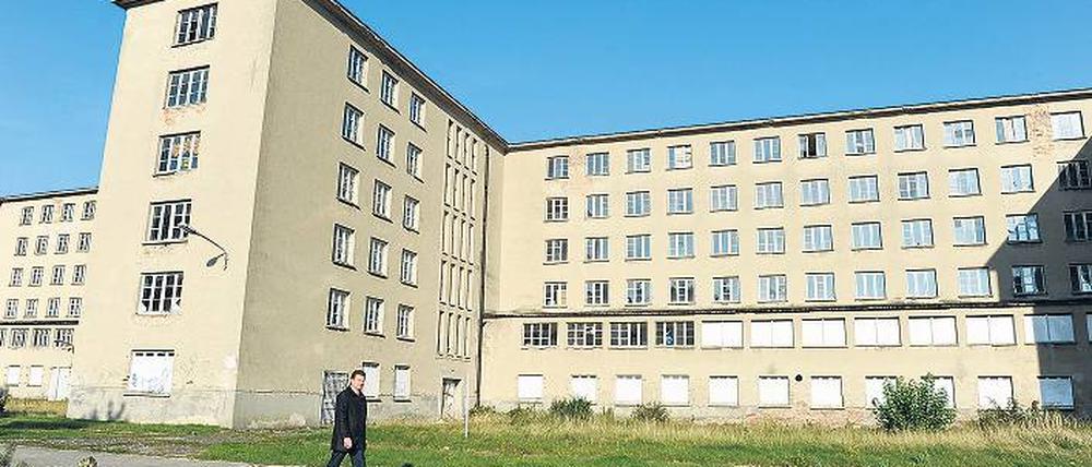 Blick auf Block I der von den Nationalsozialisten als Ferienresort geplanten Urlaubsmaschine. Vor 75 Jahren wurde der Grundstein für das KdF-Seebad Prora gelegt. Foto: Stefan Sauer