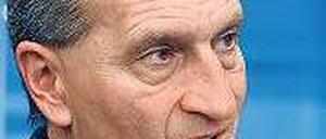 Hart oder lax? Oettinger streitet mit den Stromfirmen um die Sicherheit. 